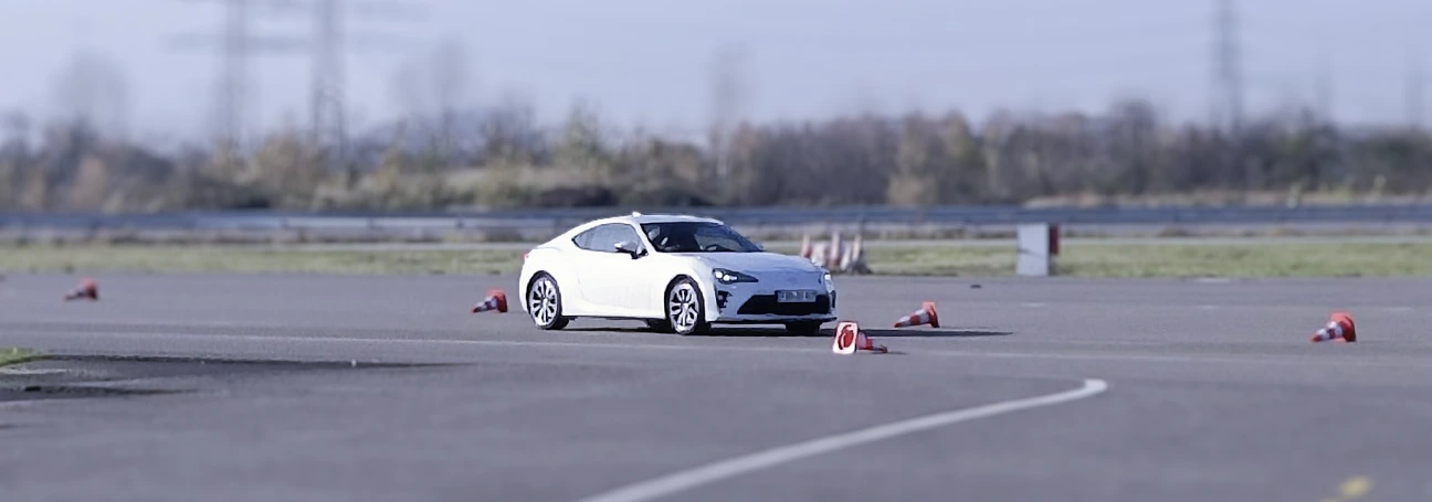 [Photo: Driving maneuvers on the driving dynamics surface]