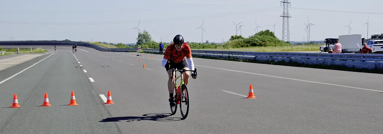 [[Photo: Racing cyclist finish]]