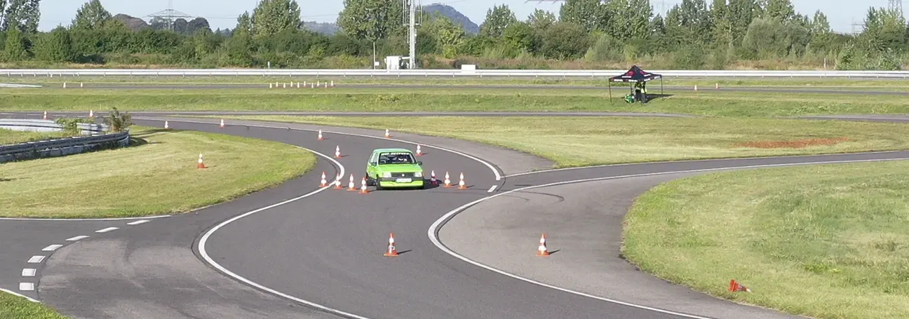 [Vehicle on the slalom course]