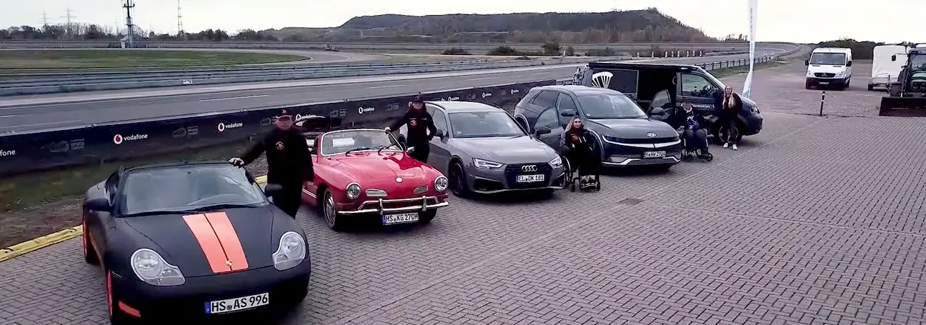 [[Screenshot: 5 umgebaute Fahrzeuge]]
