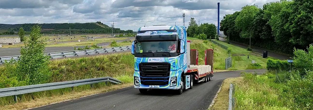 [Fuel Cell Truck passes hill climbing tests at the Aldenhoven Testing Center]