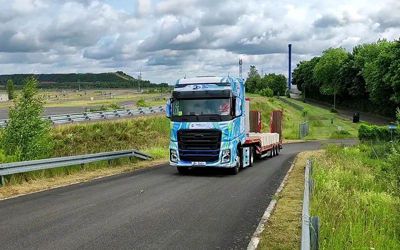 [Fuel Cell Truck passes hill climbing tests at the Aldenhoven Testing Center]