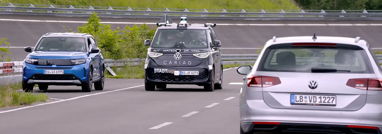 [Verkehrsdemonstrationen mit automatisierten Fahrzeugen in der Stadtumgebung des Aldenhoven Testing Centers]