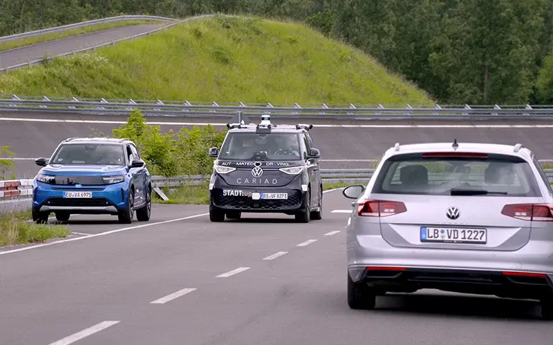 [Verkehrsdemonstrationen mit automatisierten Fahrzeugen in der Stadtumgebung des Aldenhoven Testing Centers]