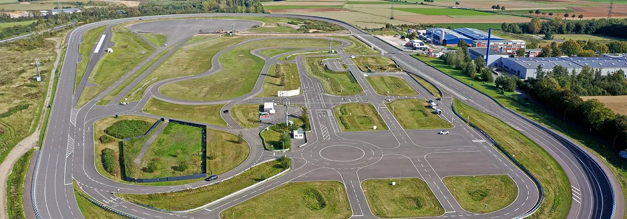 [Foto: Lufaufnahme des Aldenhoven Testing Centers]